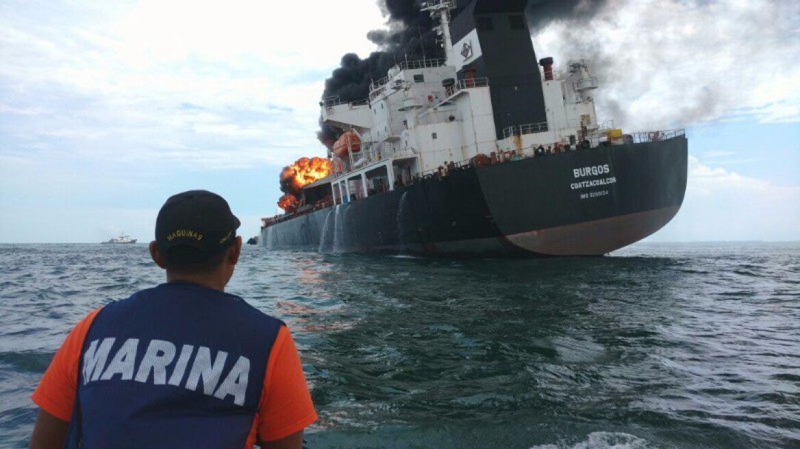 Δεξαμενόπλοιο στις φλόγες στον κόλπο του Μεξικού